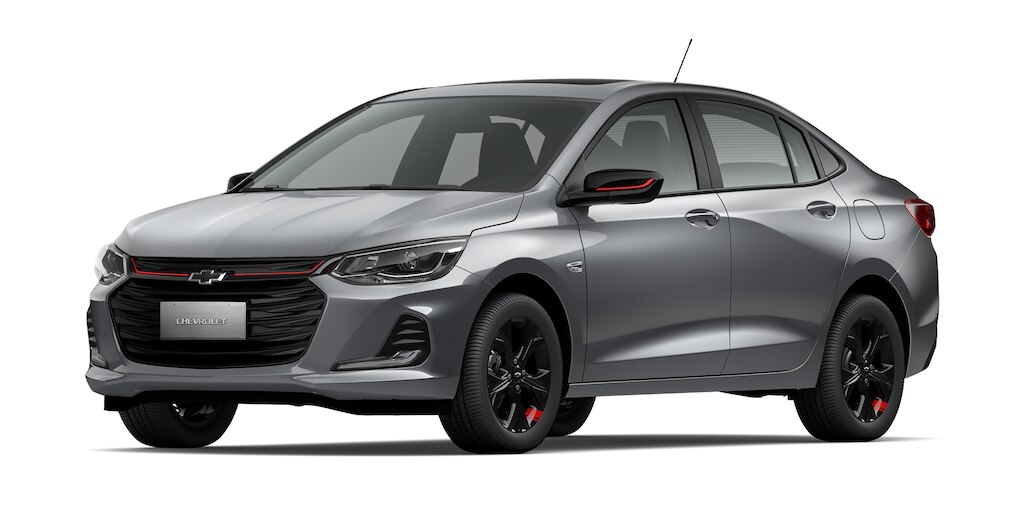 Chevrolet Onix 2023, sedán deportivo en color gris platino