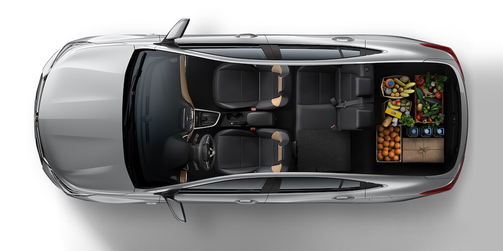 Espacio interior para ir de compras en Chevrolet Onix 2023, sedán deportivo