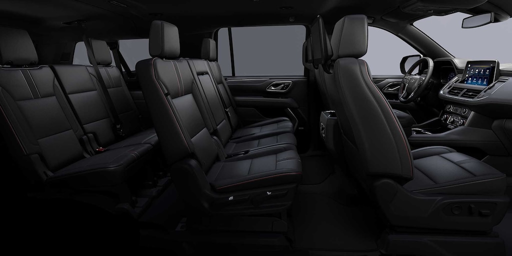 Chevrolet Tahoe 2024 con interior en color piel negra con costuras rojas