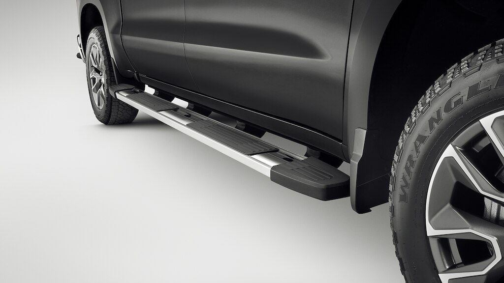 Estribo rectangular de 6 pulgadas cromado para tu camioneta Chevrolet Silverado Turbo 2025