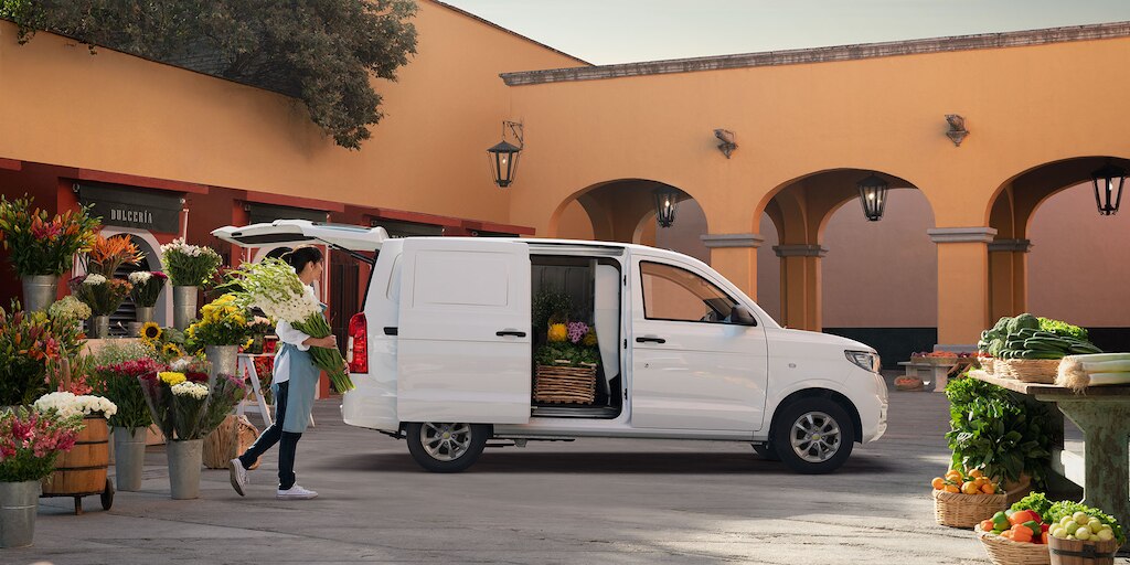 Chevrolet Tornado Van 2023 con tamaño compacto pero suficiente espacio de carga para cualquier negocio